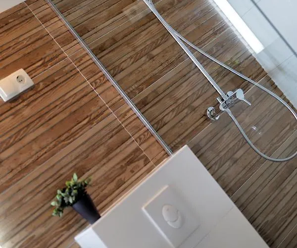 Alan 2 アパート ヴーシ